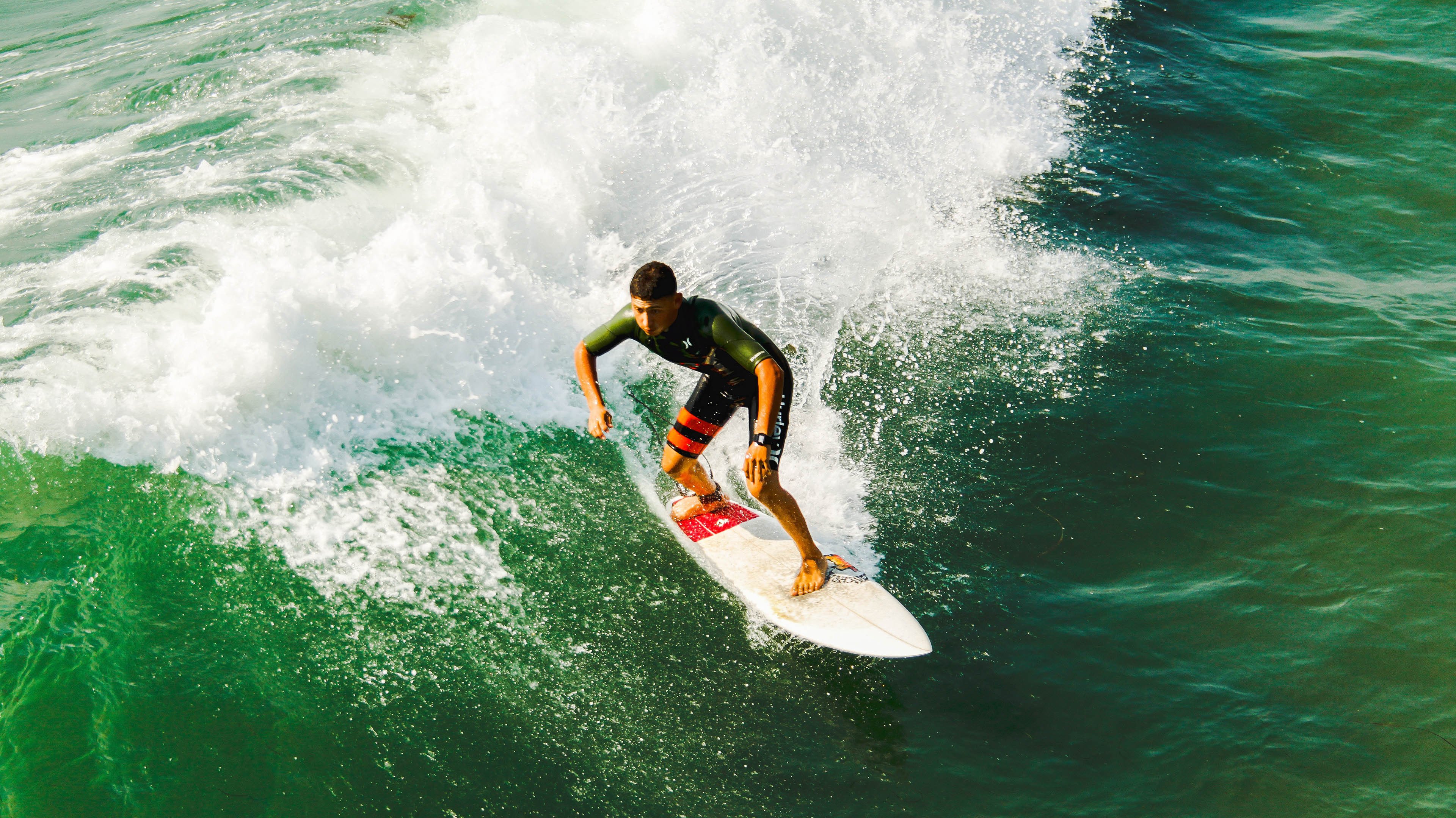 AYX体育官网-职业拳击新人王争霸赛上演精彩对决，拳击拳王争霸赛